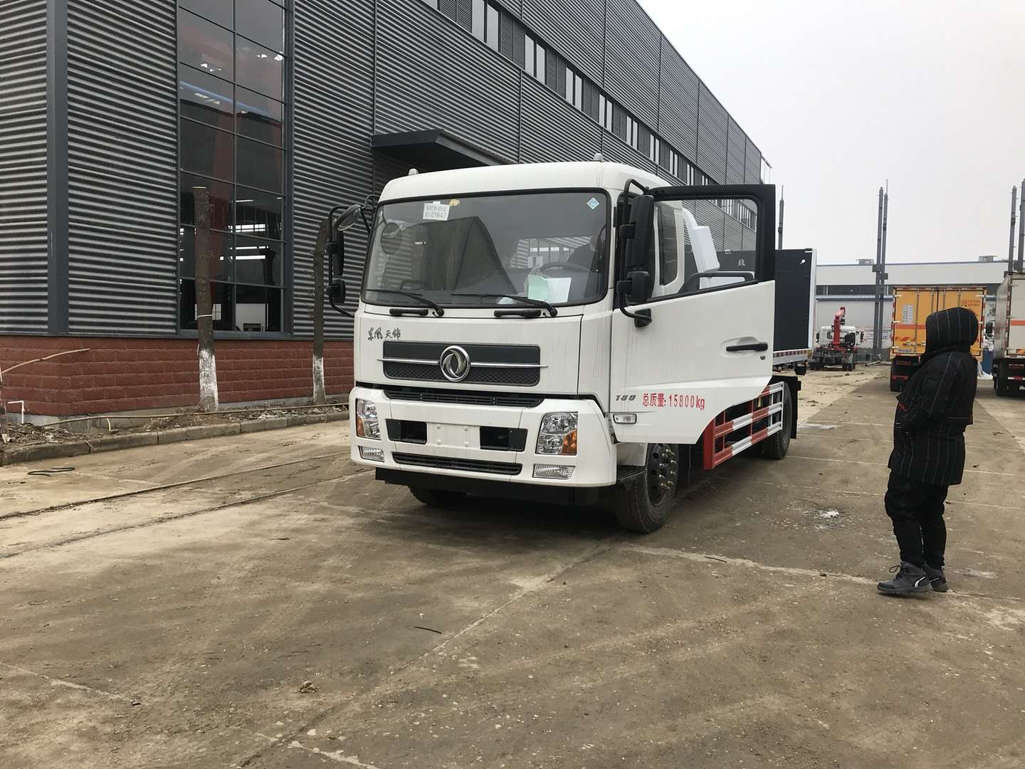 東風(fēng)天錦一拖二清障異型（報(bào)廢車(chē)廠專(zhuān)用）