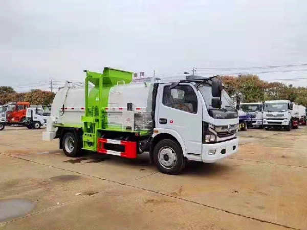 東風(fēng)多利卡國(guó)六6方廚垃圾車