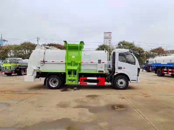 東風(fēng)多利卡國(guó)六6方廚垃圾車