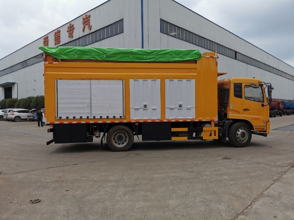 東風天錦新型污泥處理車